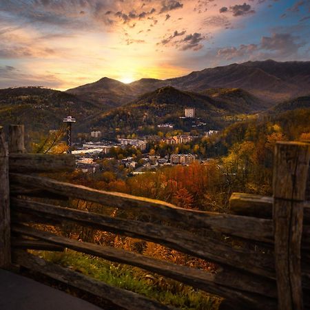 Key Lime Pie, Hot Tub,Wifi, 1089 Free Tickets Each Paid Day, Dollywood And More Гатлинбург Экстерьер фото