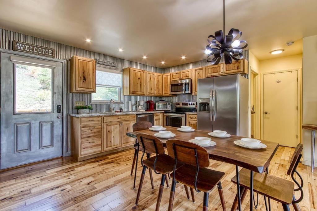 Key Lime Pie, Hot Tub,Wifi, 1089 Free Tickets Each Paid Day, Dollywood And More Гатлинбург Экстерьер фото